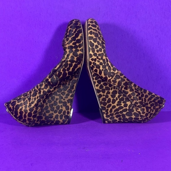 Vince Camuto Women's Elmay Leopard Print Calf Fur Wedge Heel Shoe Size‎ 7 - Picture 6 of 8